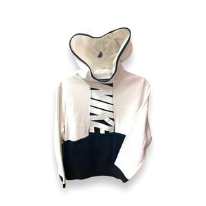 ✨KIDS WHITE SND BLACK NIKE HOODIE✨